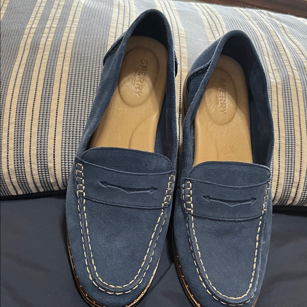 Sperry Women’s Navy Suede Penny Loafers with Contrast Stitching size 11